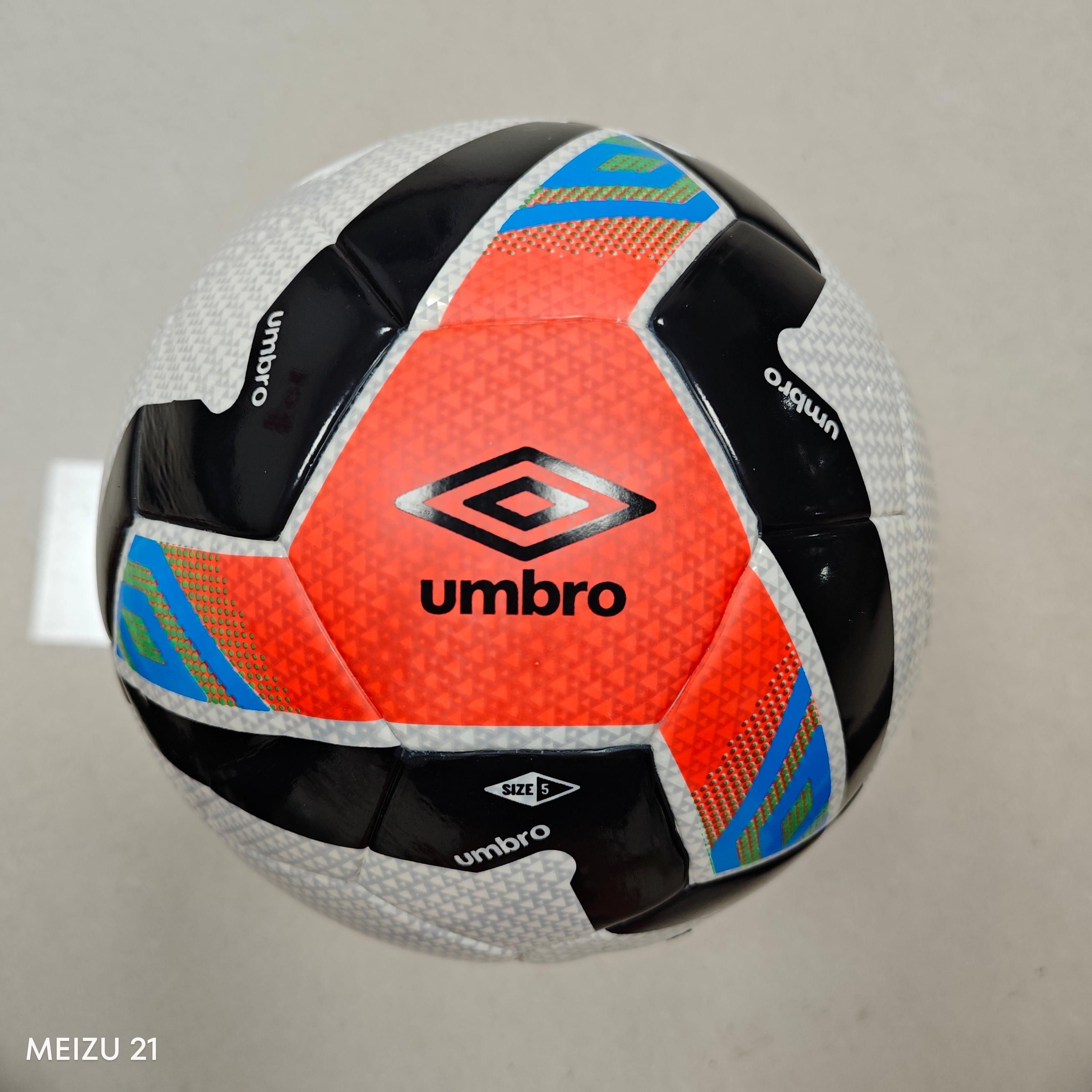 Bola Umbro Oficial FIFA QUALIT CAMPO