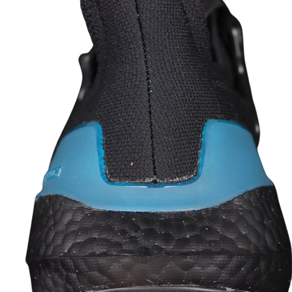 TĂȘnis Adidas Ultraboost Light Preto e Azul Claro