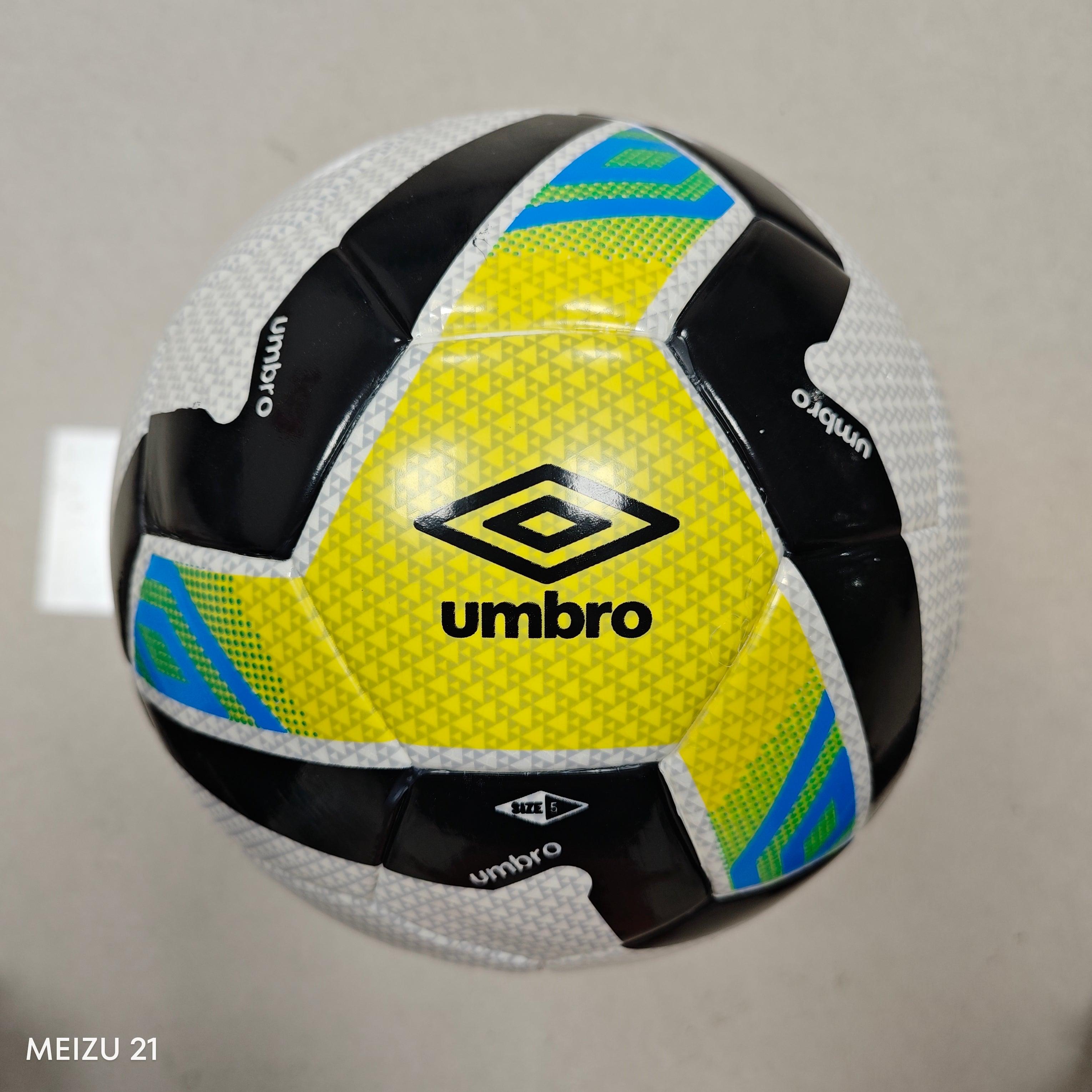 Bola Umbro Oficial FIFA QUALIT CAMPO