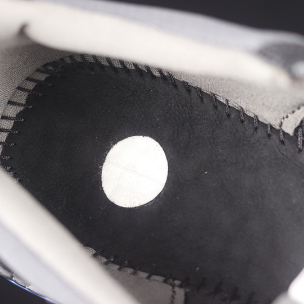 TĂȘnis Adidas Ultraboost Light Preto e Cinza