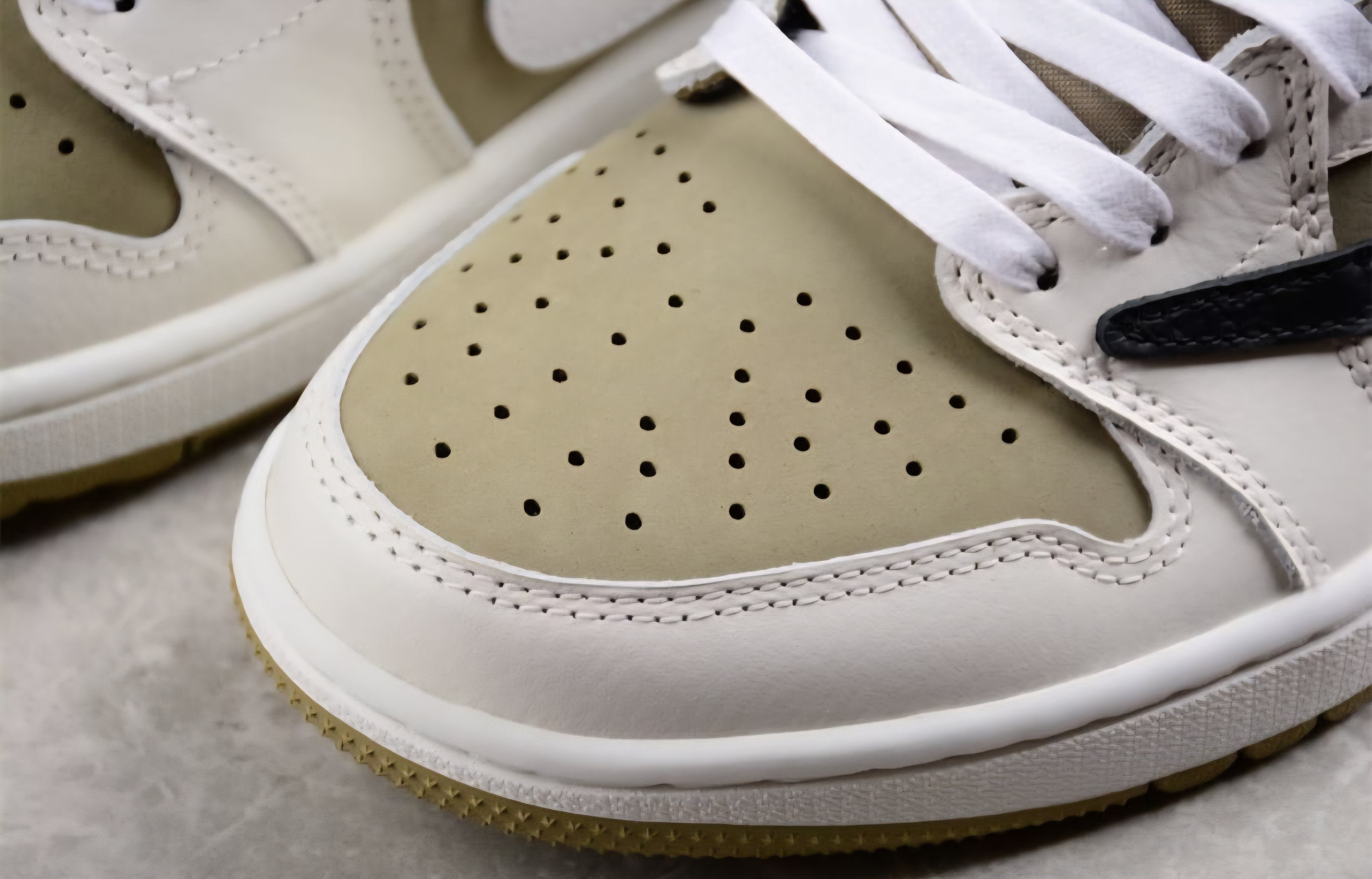 Travis Scott x Air Jordan 1 Low Golf Neutral Olive