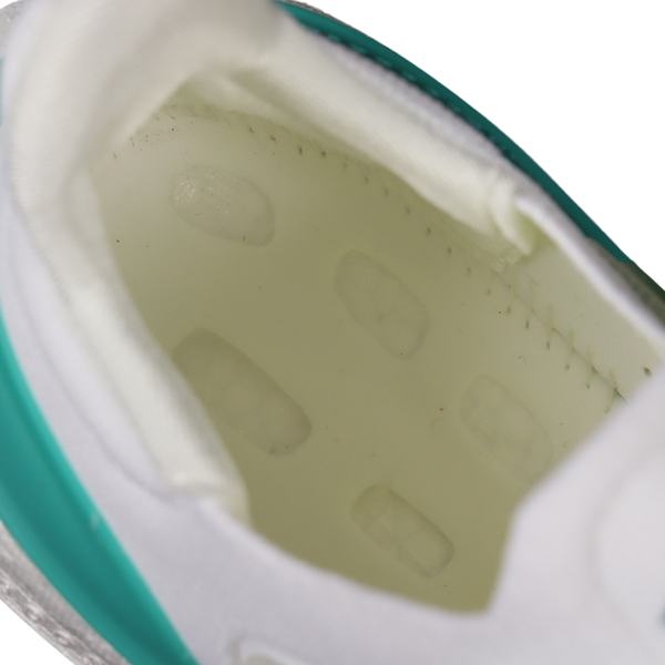 Tênis Adidas Ultraboost Light Branco e Verde