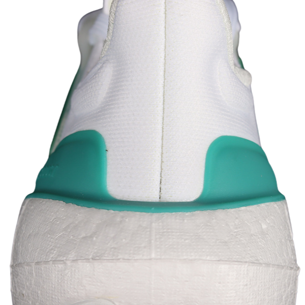 Tênis Adidas Ultraboost Light Branco e Verde