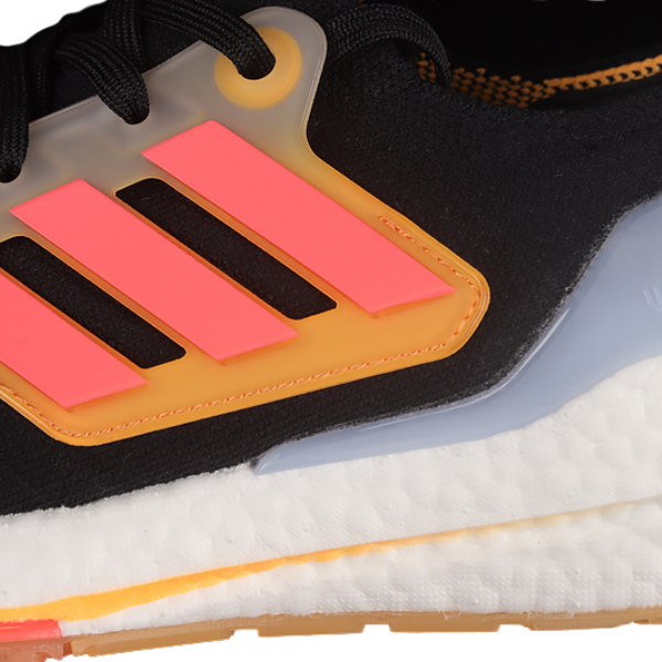 Tênis Adidas Ultraboost Light Preto e Rosa