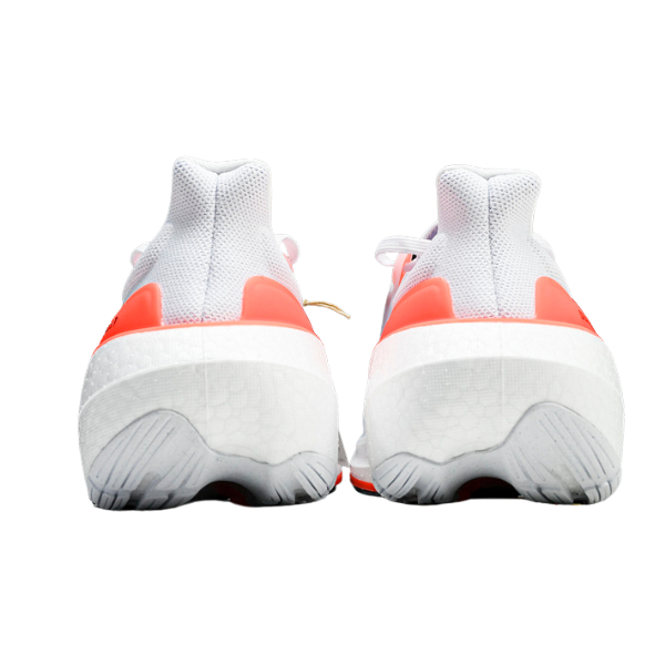 Tênis Adidas Ultraboost Light Branco e Laranja