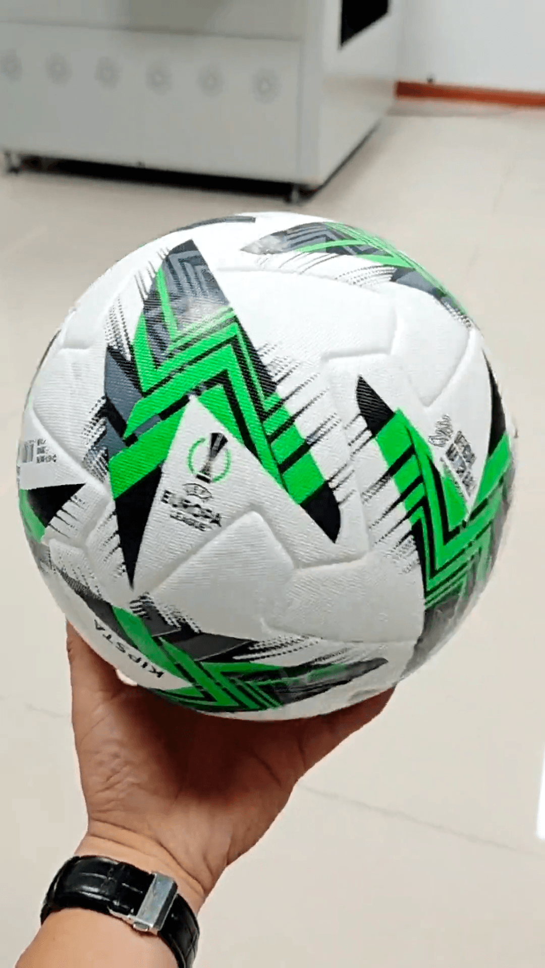 Bola KIPSTA  EURO LEAG Oficial FIFA QUALIT CAMPO
